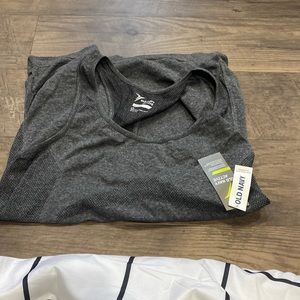 Old navy active tang top breathable and great no wear with tags